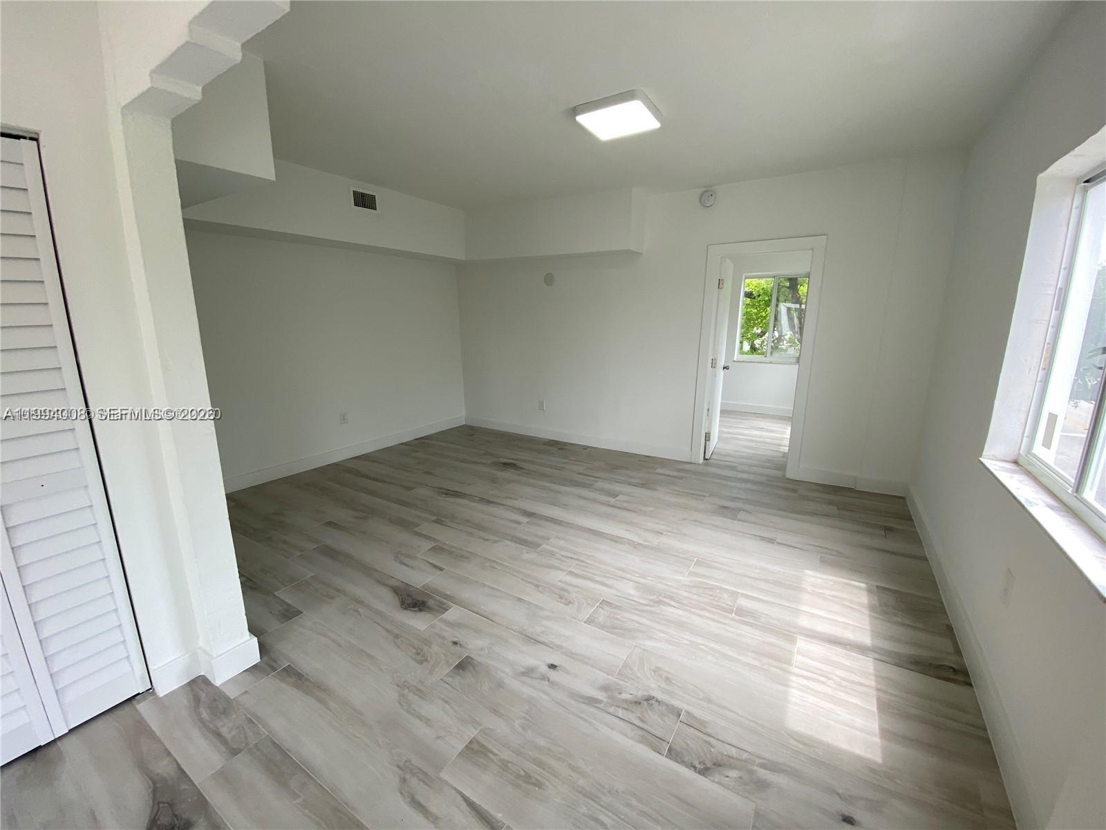 835 Sw 8th Ave Property Photo 9