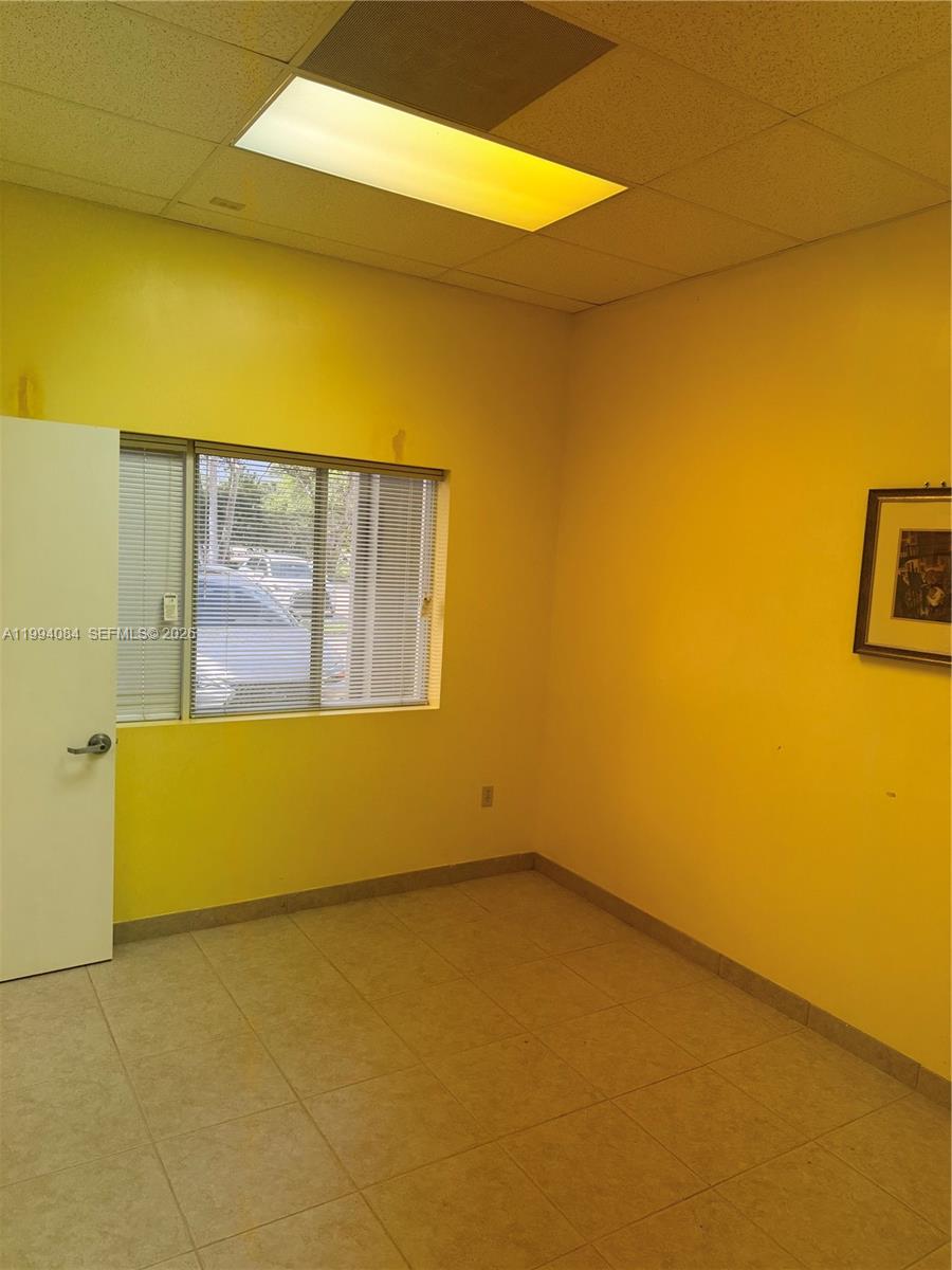 4700 W Prospect Rd Property Photo 4