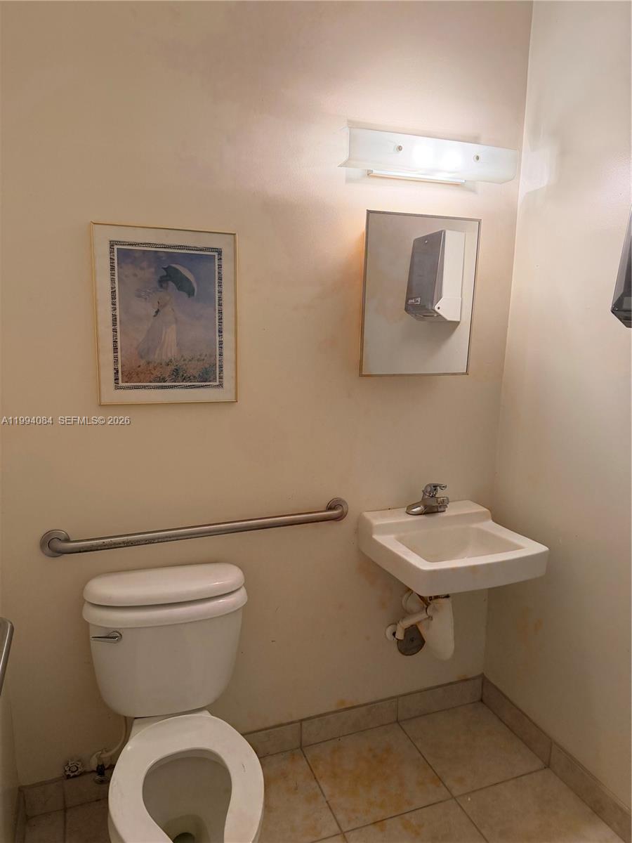 4700 W Prospect Rd Property Photo 6
