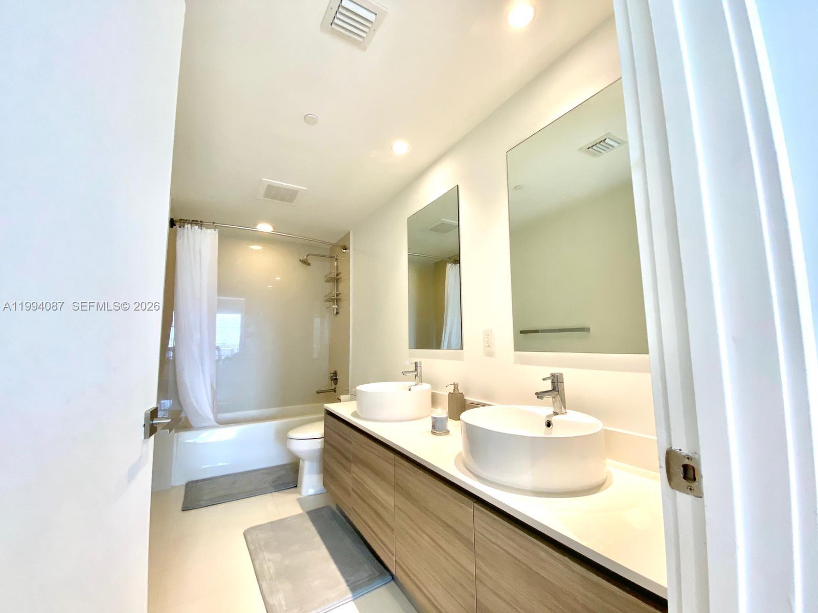 121 Ne 34th St 807 Property Photo 11