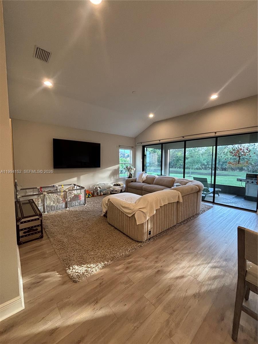 9173 Warm Springs Cir Property Photo 8
