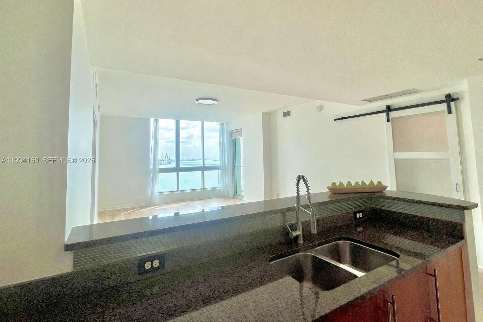 300 S Biscayne Blvd T-2012 Property Photo 3