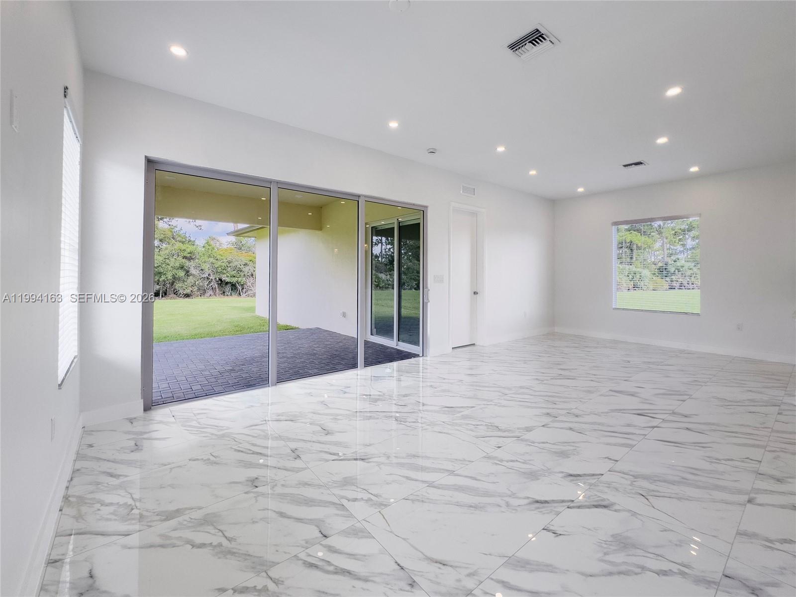 312 Se Via Sangro Property Photo 16
