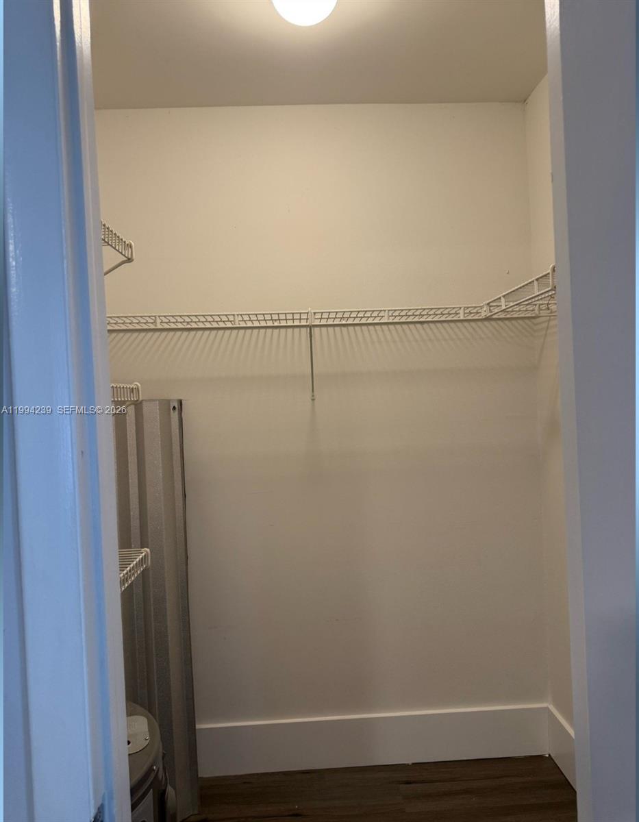 1824 Monroe St 14 Property Photo 5