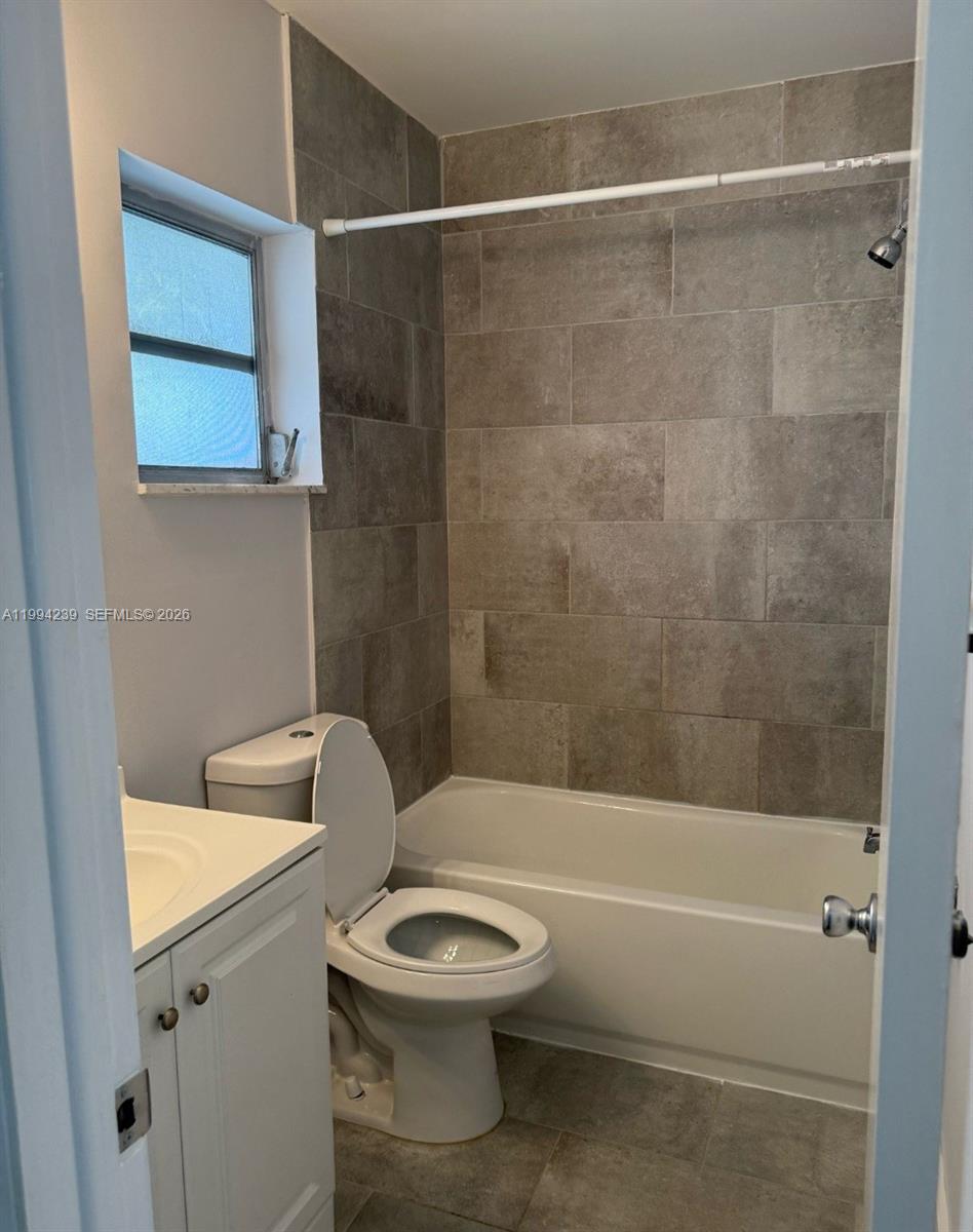 1824 Monroe St 14 Property Photo 7