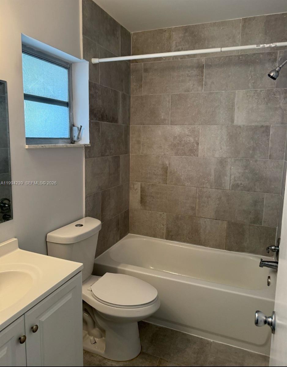 1824 Monroe St 14 Property Photo 8