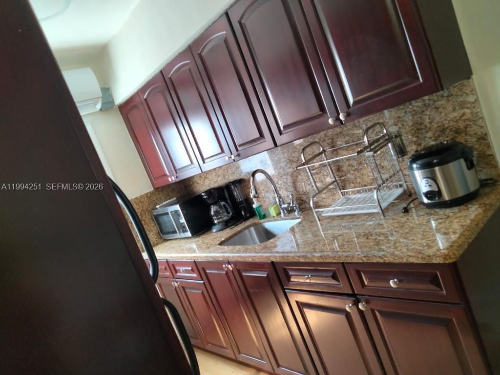 4015 Indian Creek Dr 302 Property Photo 3