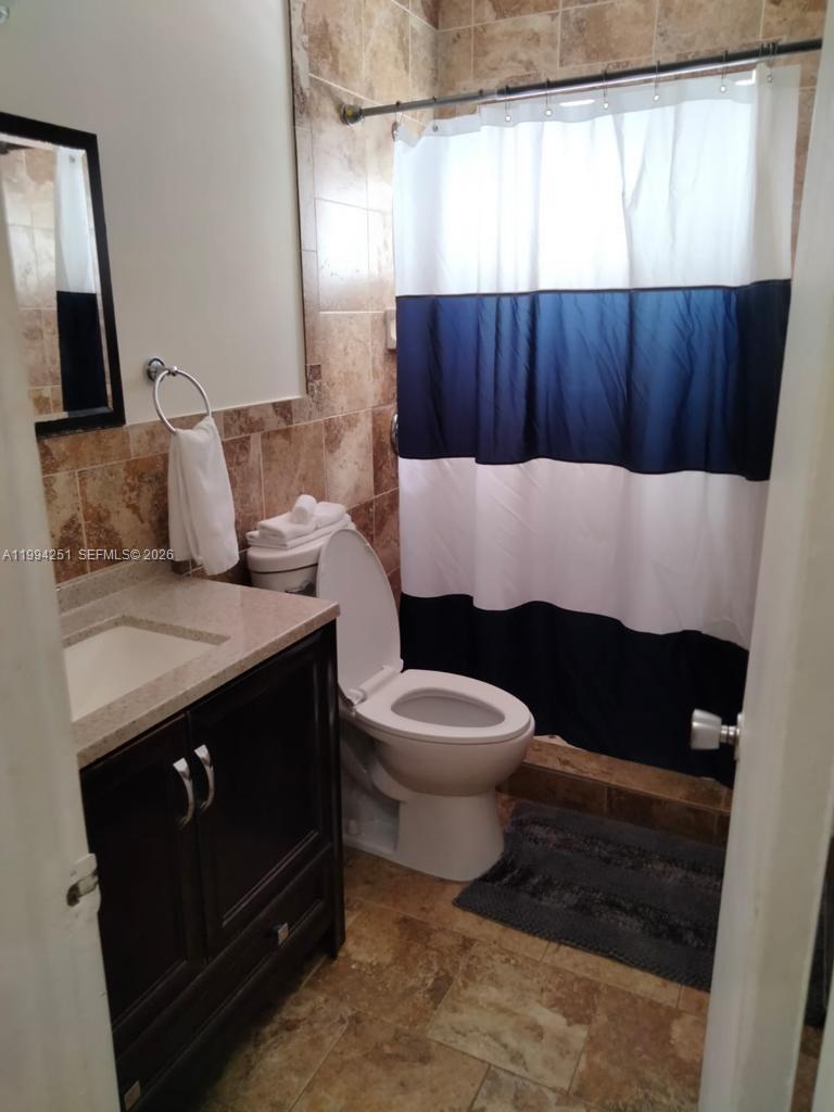 4015 Indian Creek Dr 302 Property Photo 6