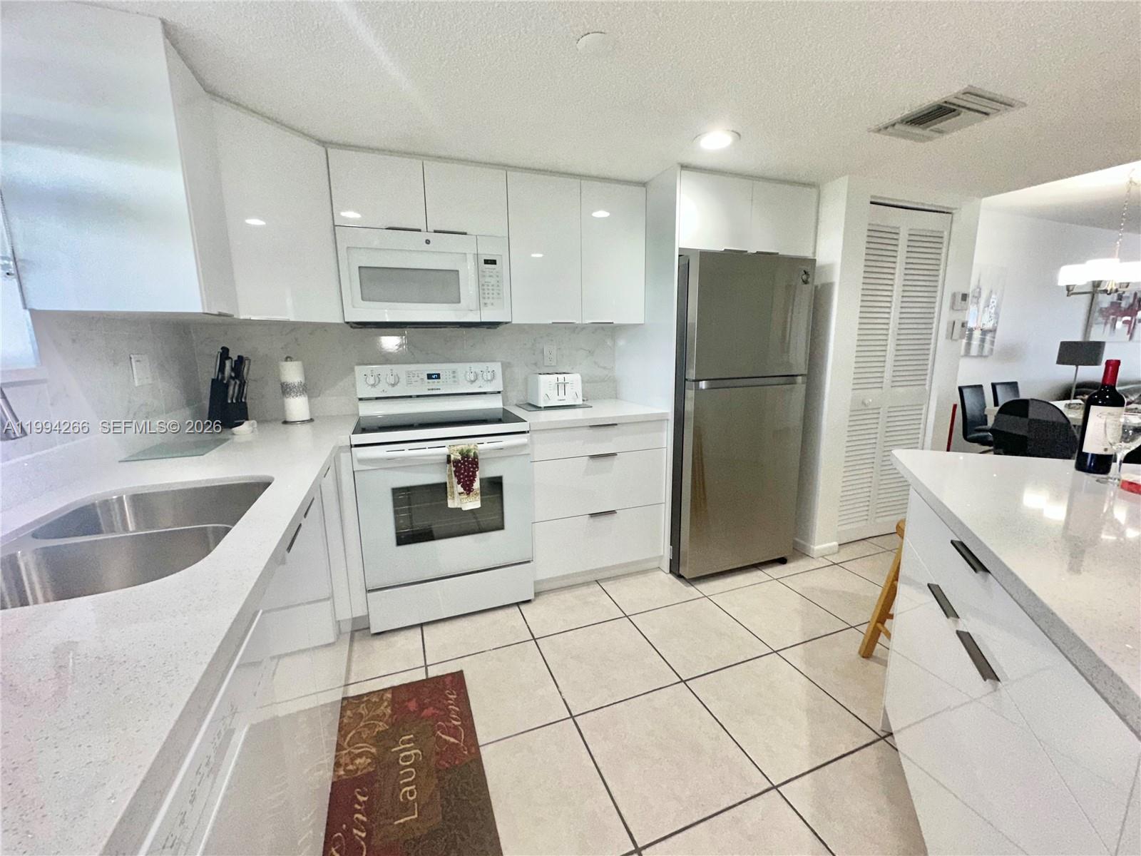 17801 N Bay Rd 513 Property Photo 8