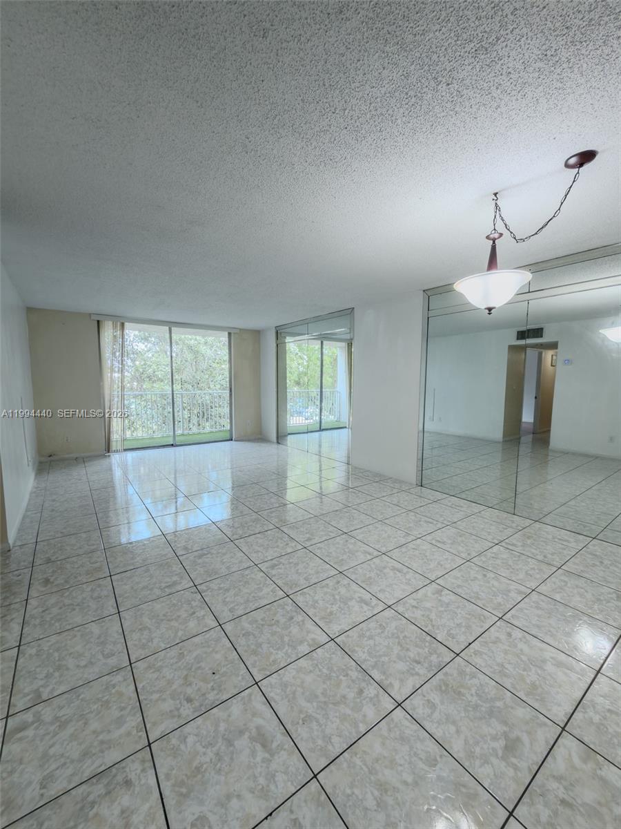 8411 Nw 8th St 301 Property Photo 3