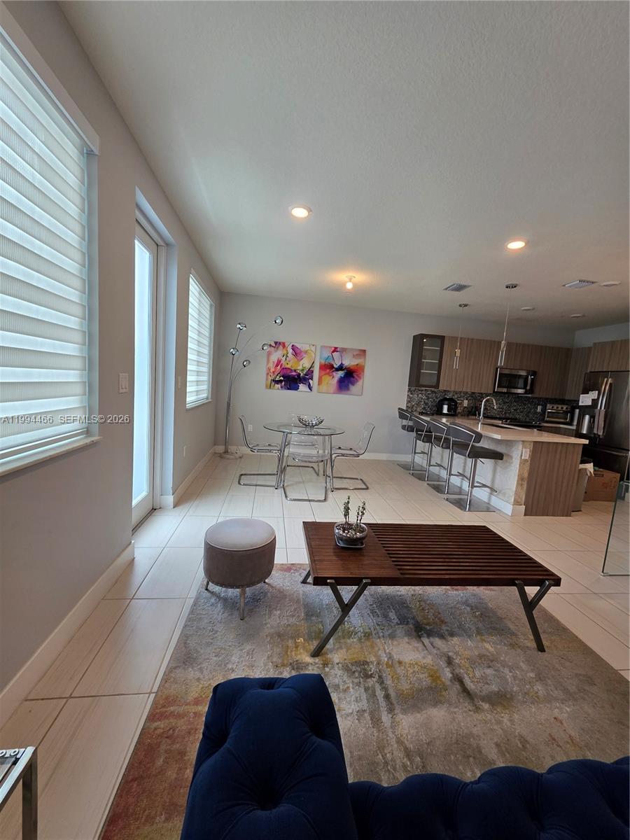 A11994466 Property Photo 2