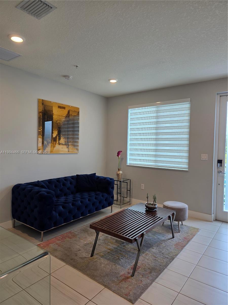 A11994466 Property Photo 6