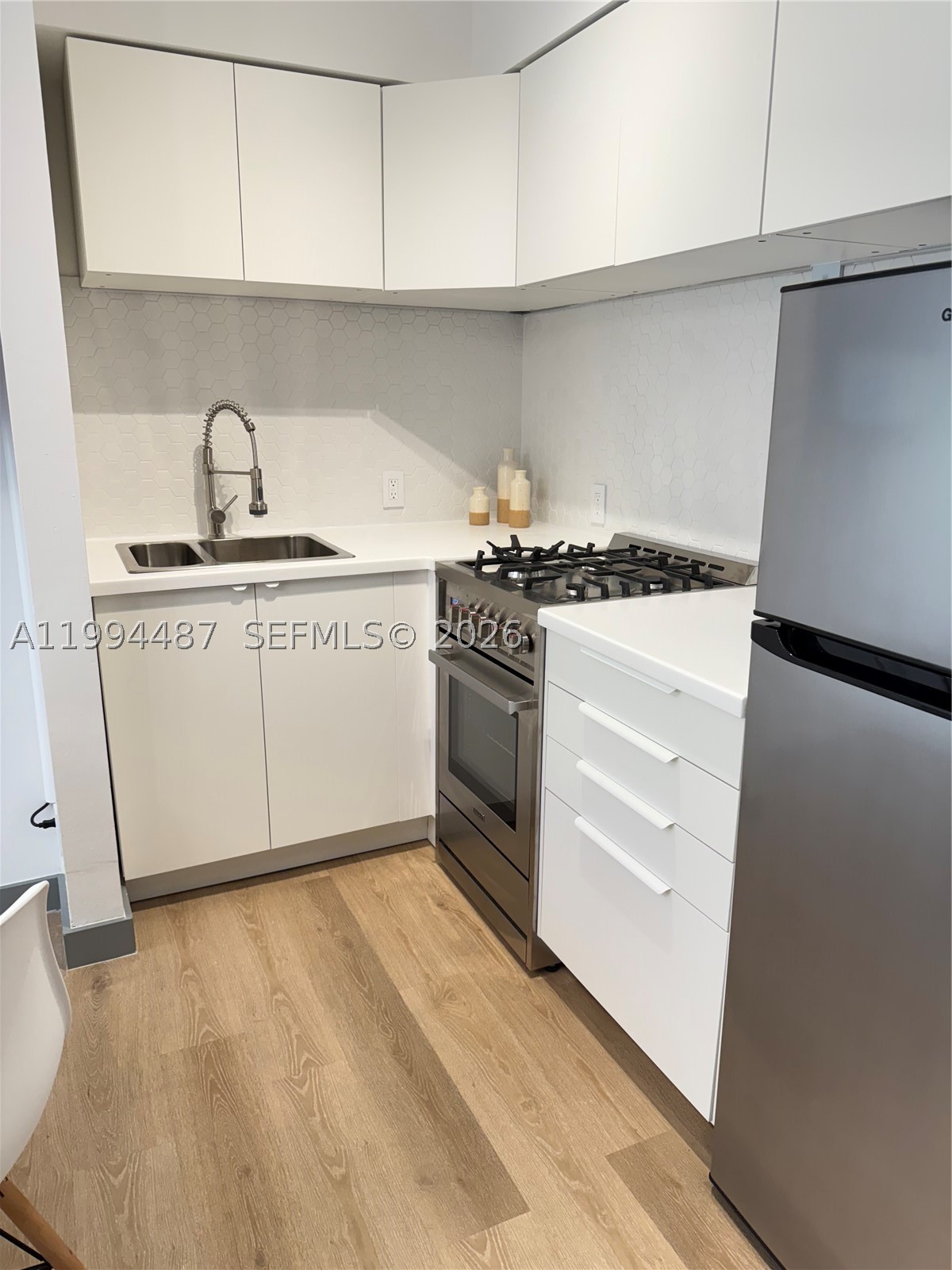 1320 Drexel Ave 302 Property Photo 6