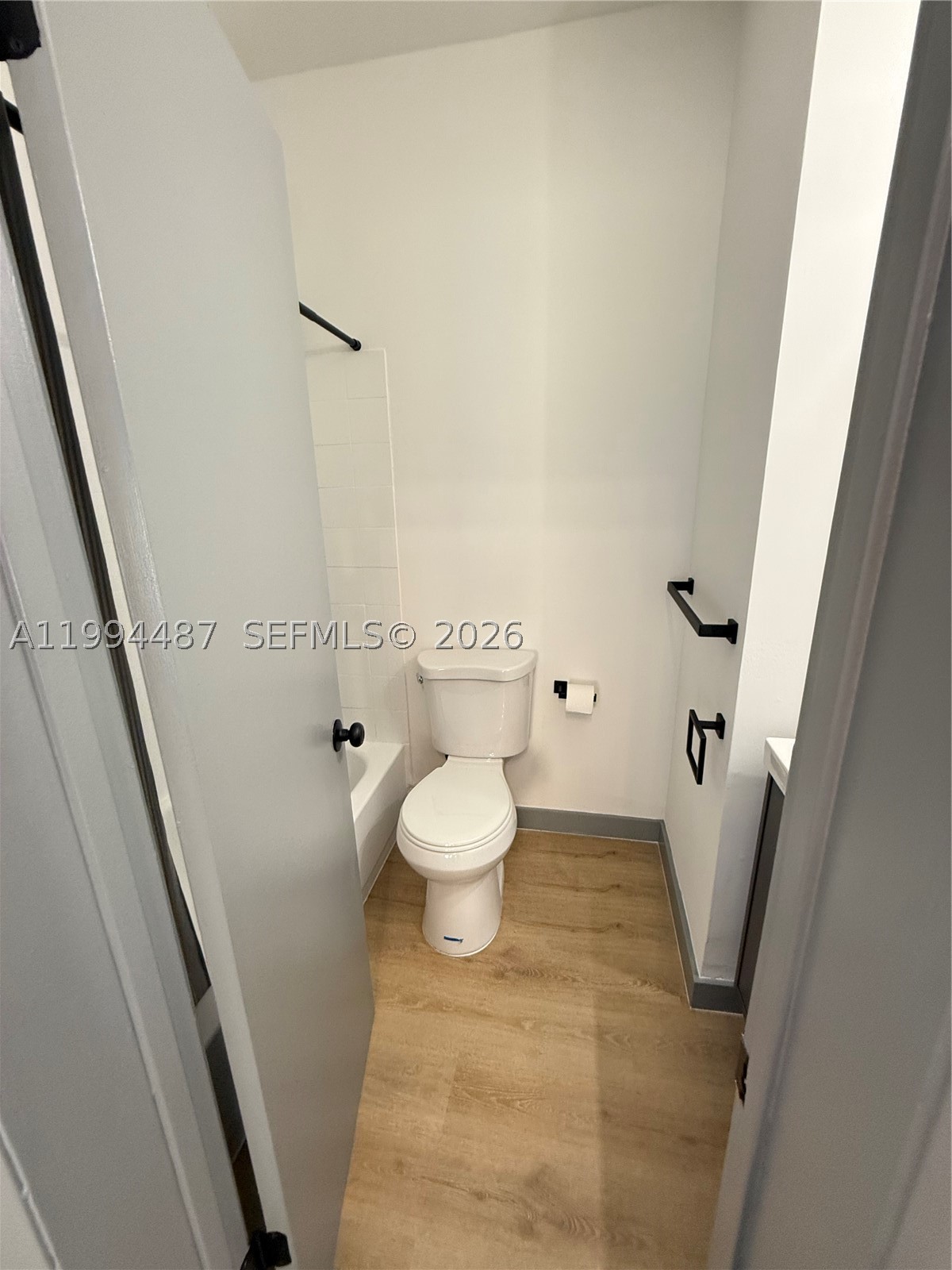 1320 Drexel Ave 302 Property Photo 16