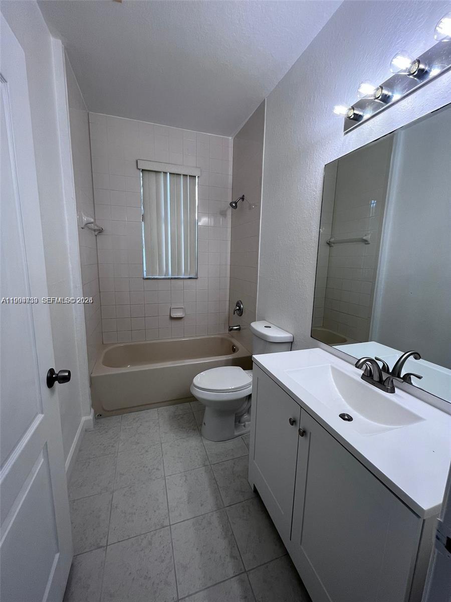1656 Se 29th Ct 107 Property Photo 17