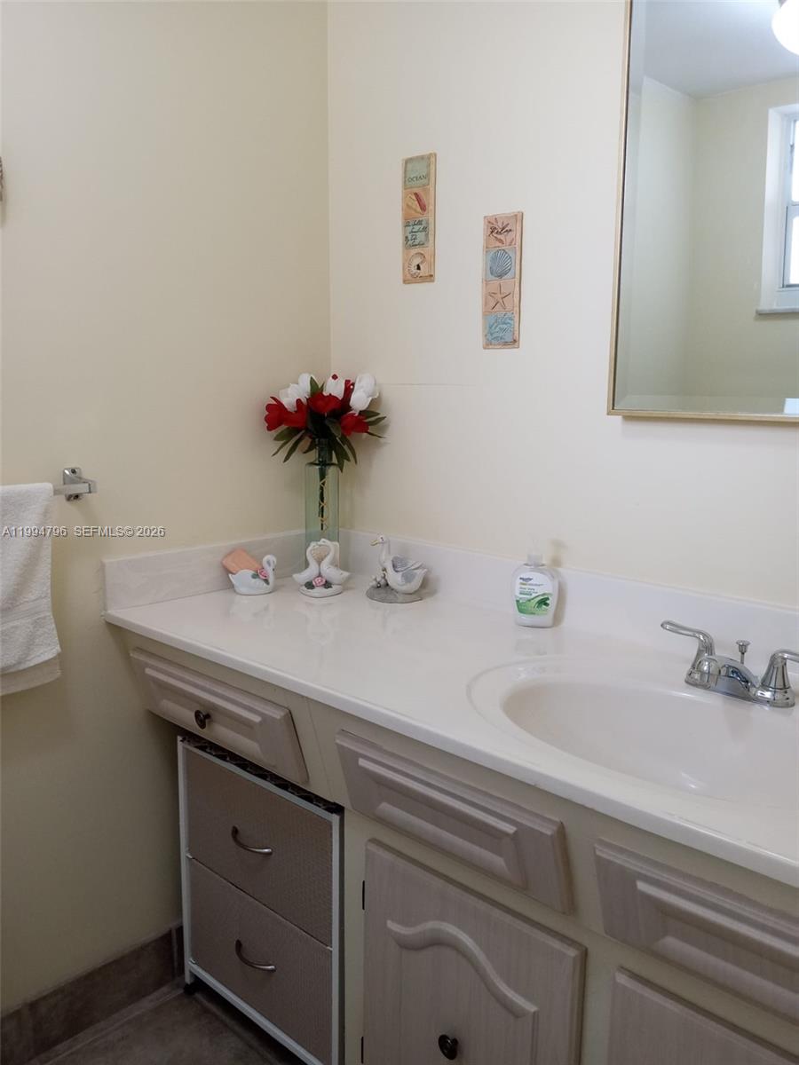 A11994796 Property Photo 8