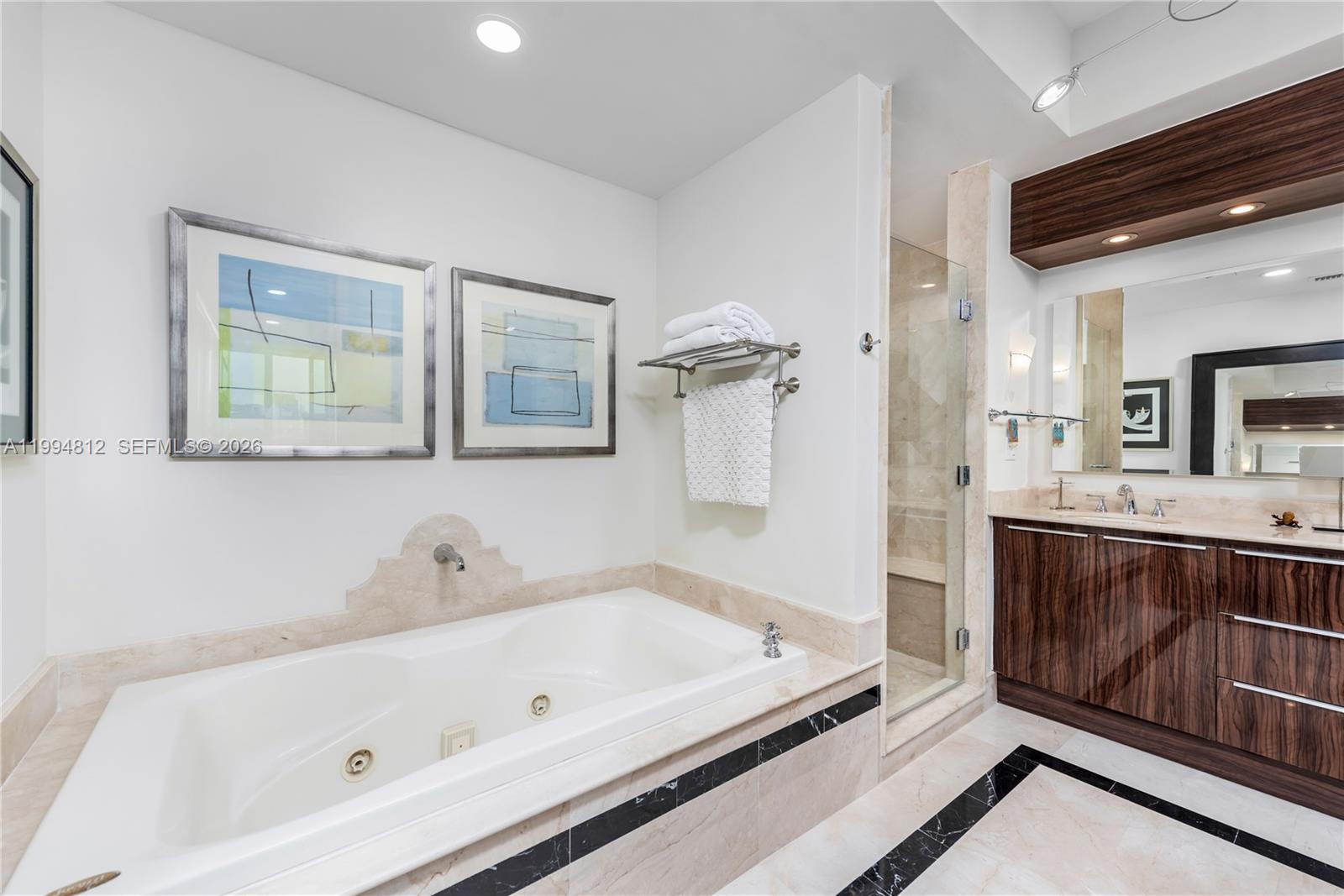 100 S Pointe Dr 610 Property Photo 21
