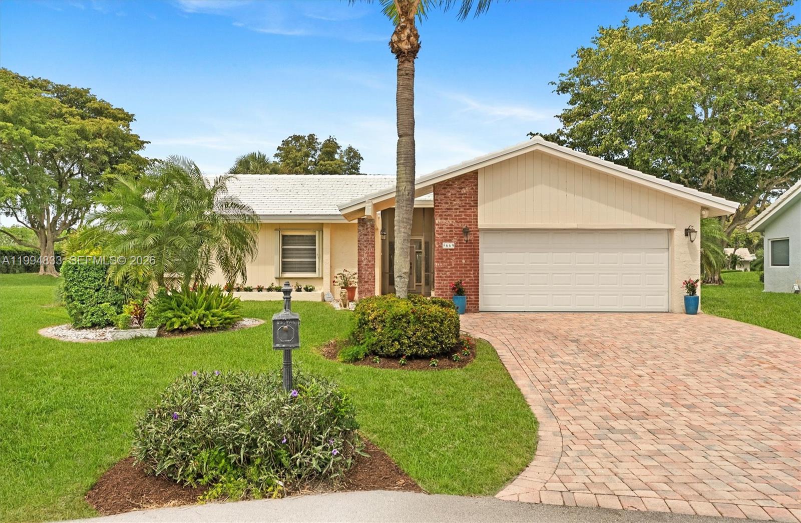 5669 Pinecrest Cir
