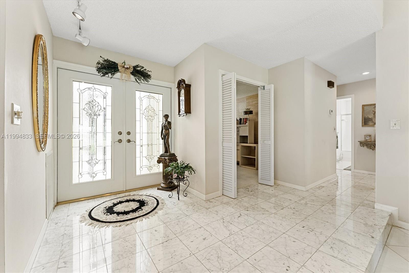 5669 Pinecrest Cir Property Photo 3