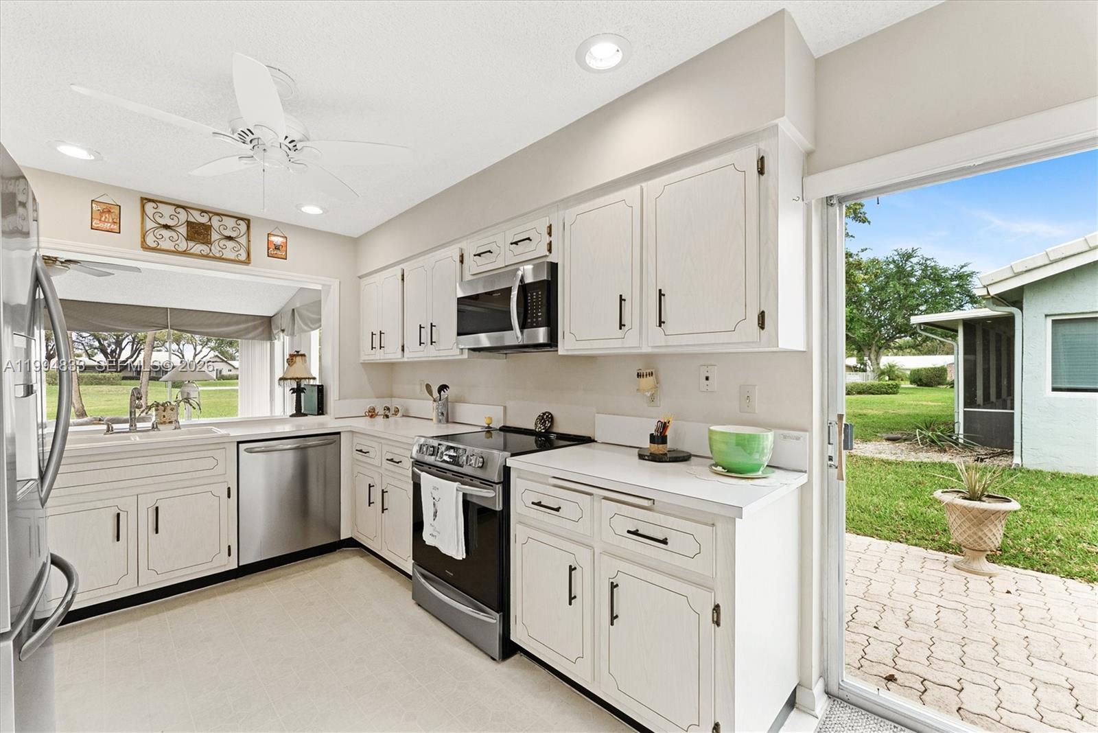 5669 Pinecrest Cir Property Photo 12