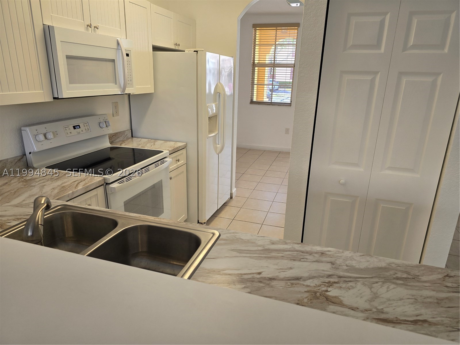 1575 Ne 33rd Ave 104-9 Property Photo 3