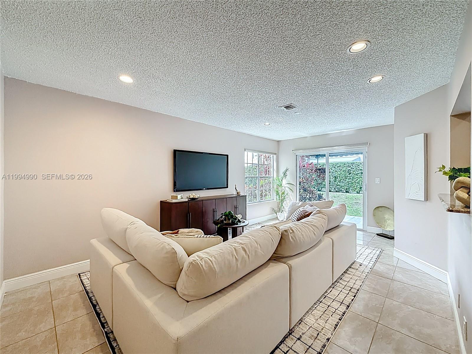 5043 Pointe Emerald Ln Property Photo 7