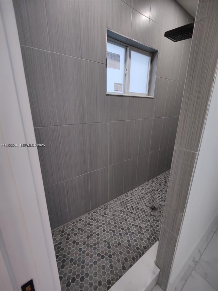 716 Nw 37th Ave Property Photo 18