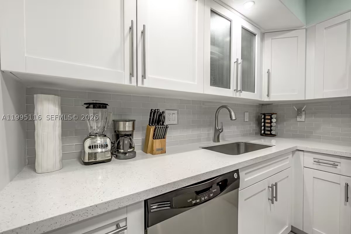 19370 Collins Ave 1121 Property Photo 6