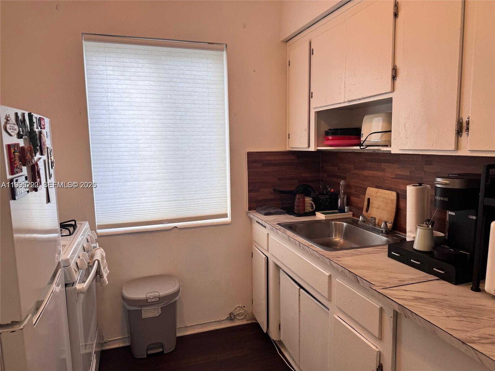 7440 Byron Ave 12b Property Photo 4