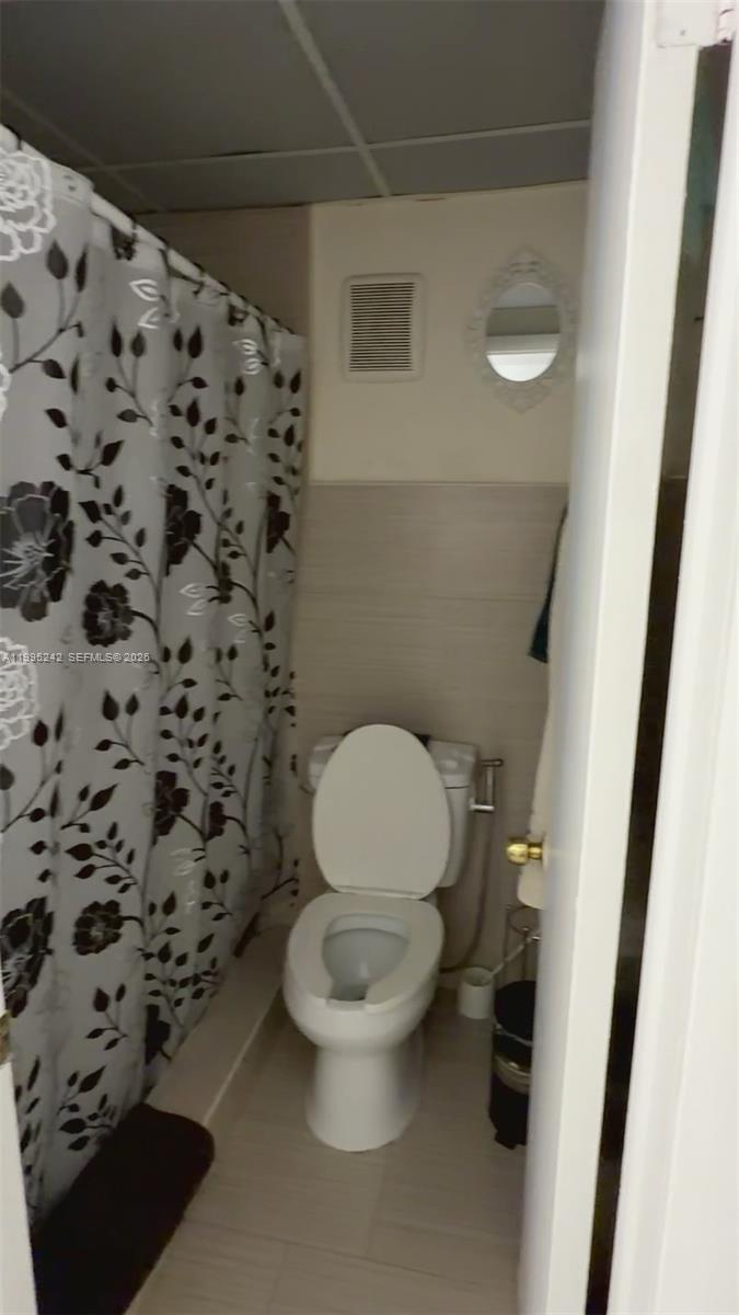 1225 W 35th St 2a Property Photo 2