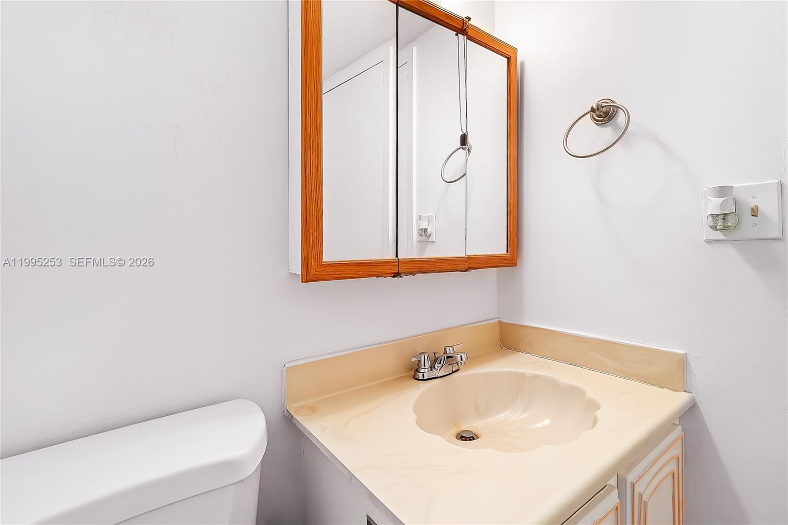 800 Parkview Dr 901 Property Photo 15
