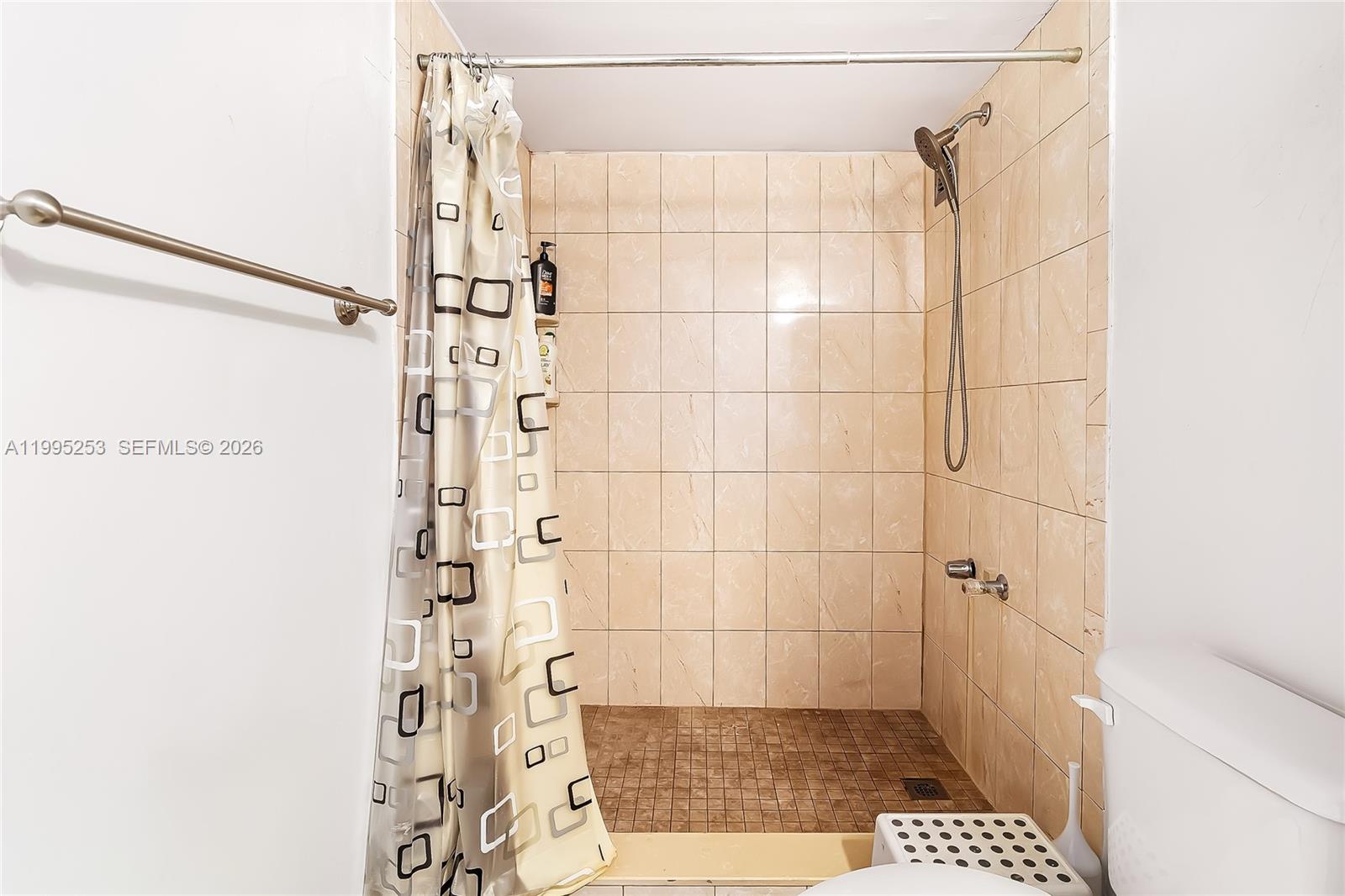 800 Parkview Dr 901 Property Photo 27
