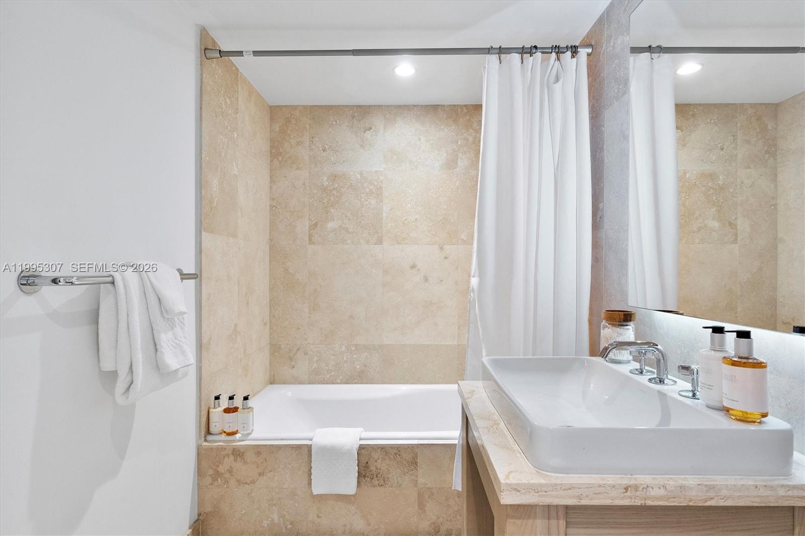 A11995307 Property Photo 40