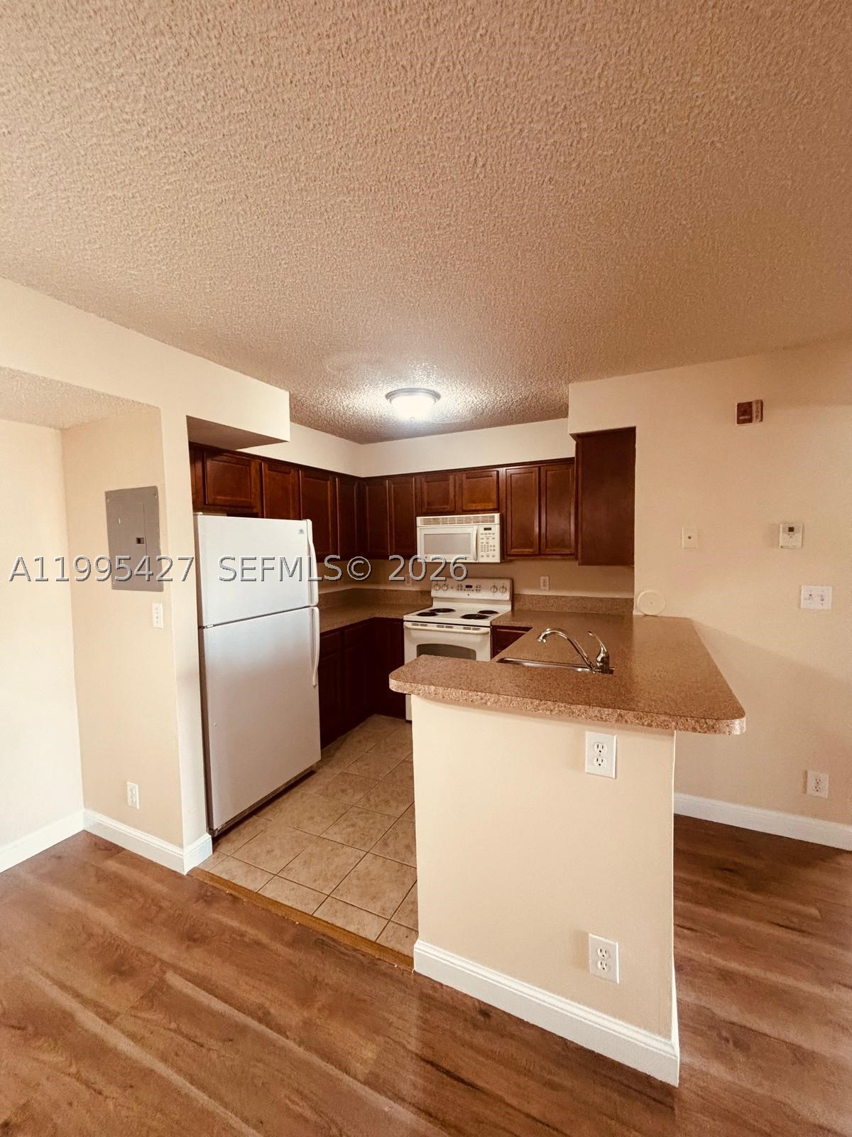 A11995427 Property Photo 2