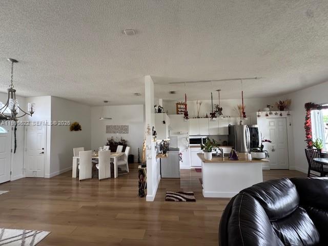 A11995522 Property Photo 3