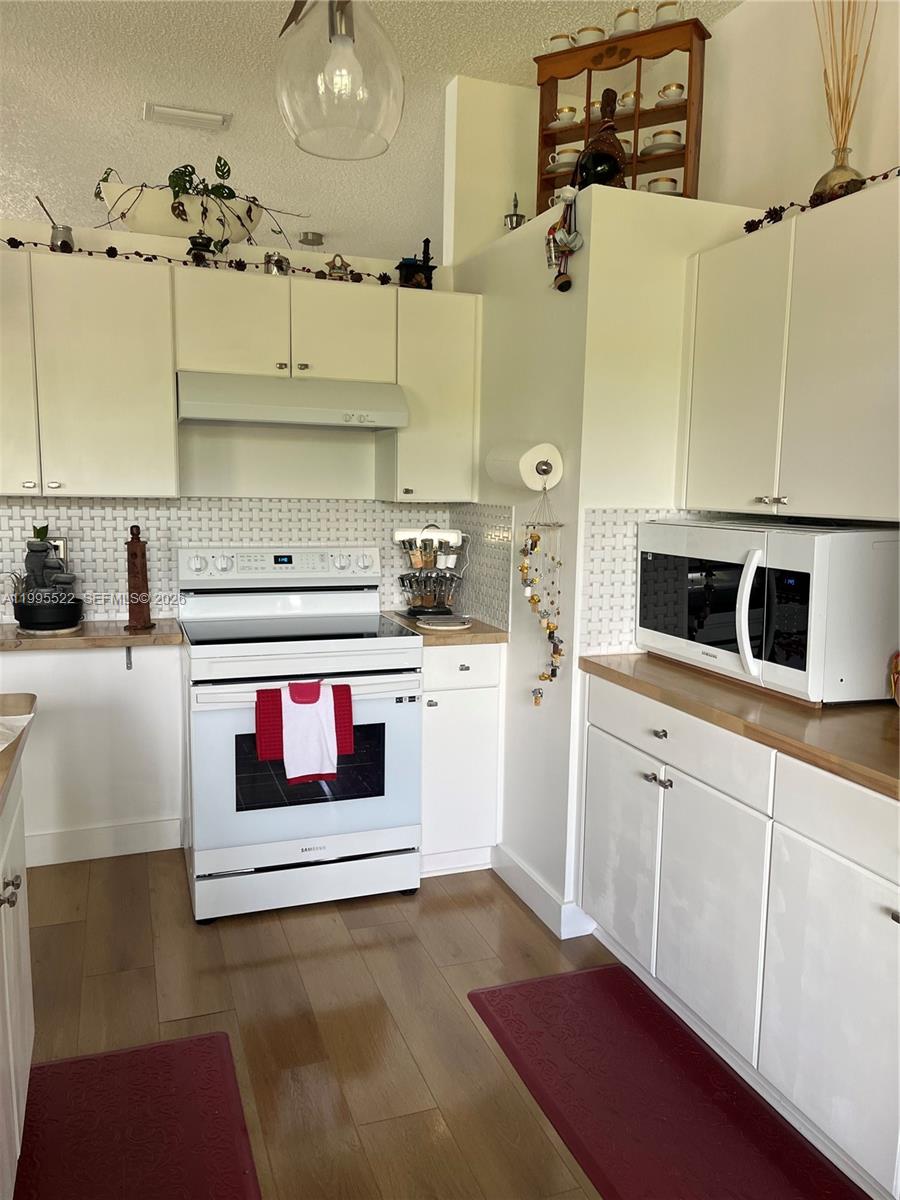 A11995522 Property Photo 25