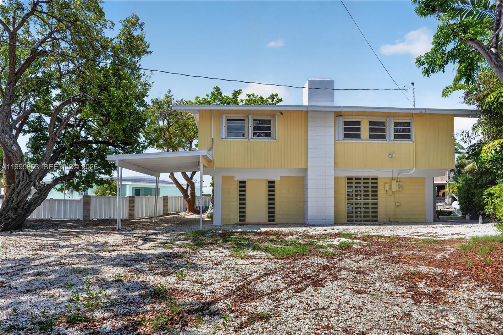 1126 Grand St Property Photo 3