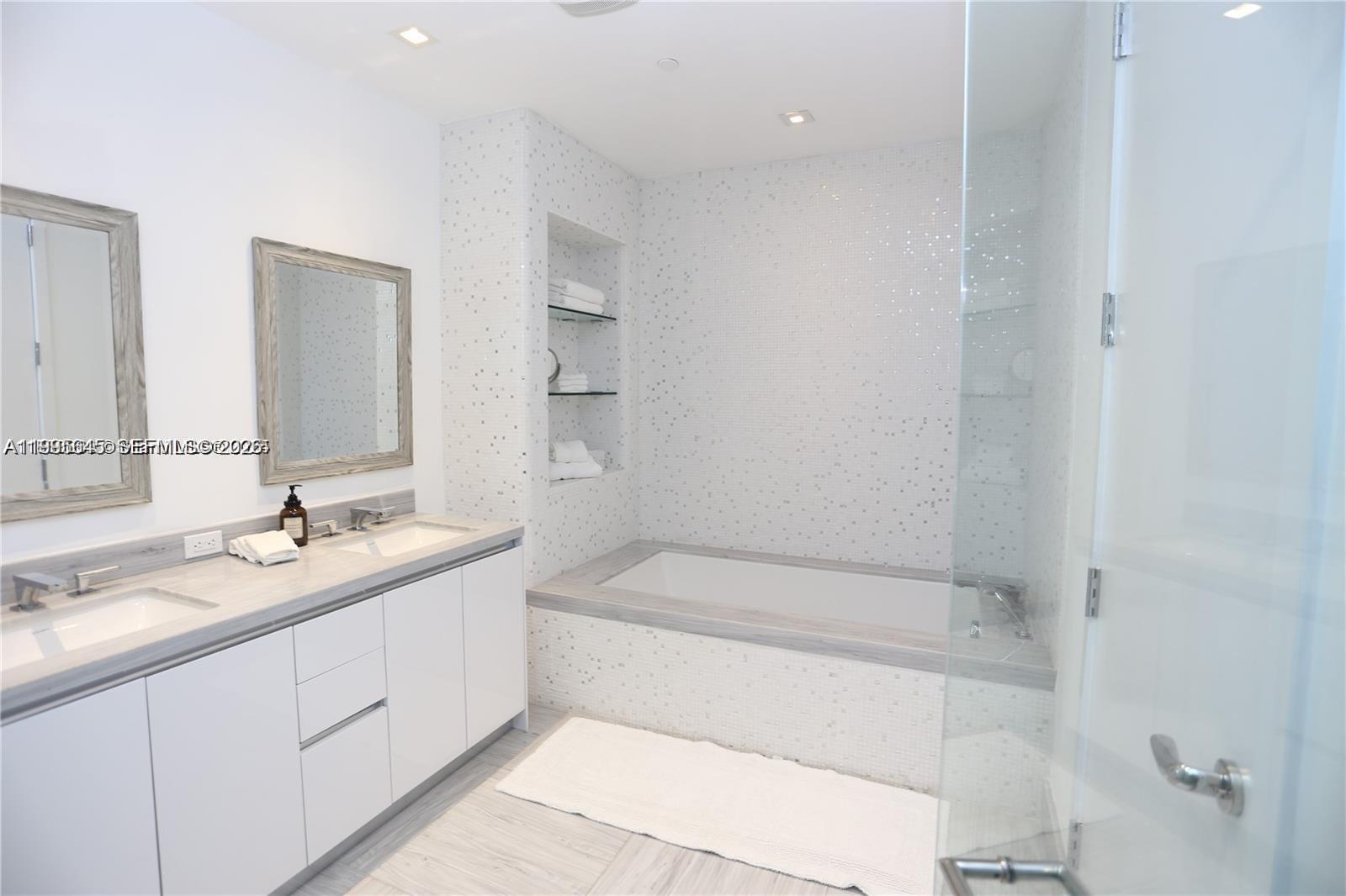 16901 Collins Ave 904 Property Photo 11