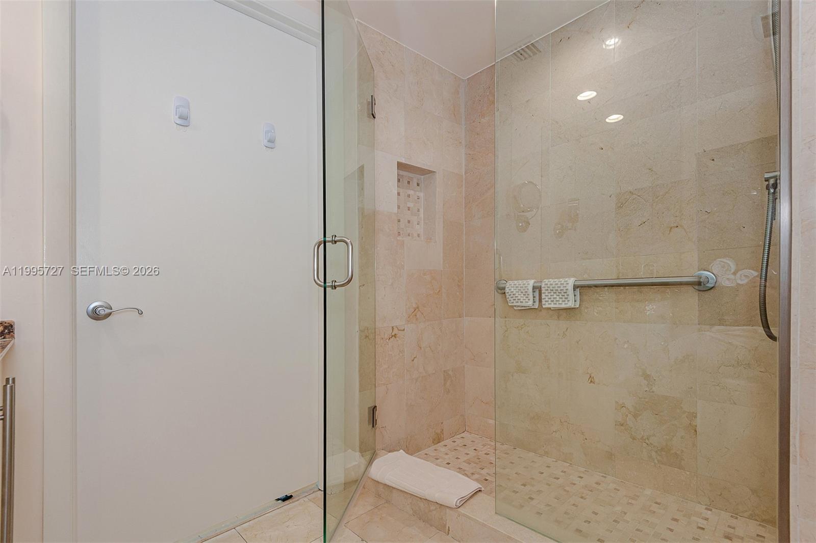 1000 S Pointe Dr 906 Property Photo 22