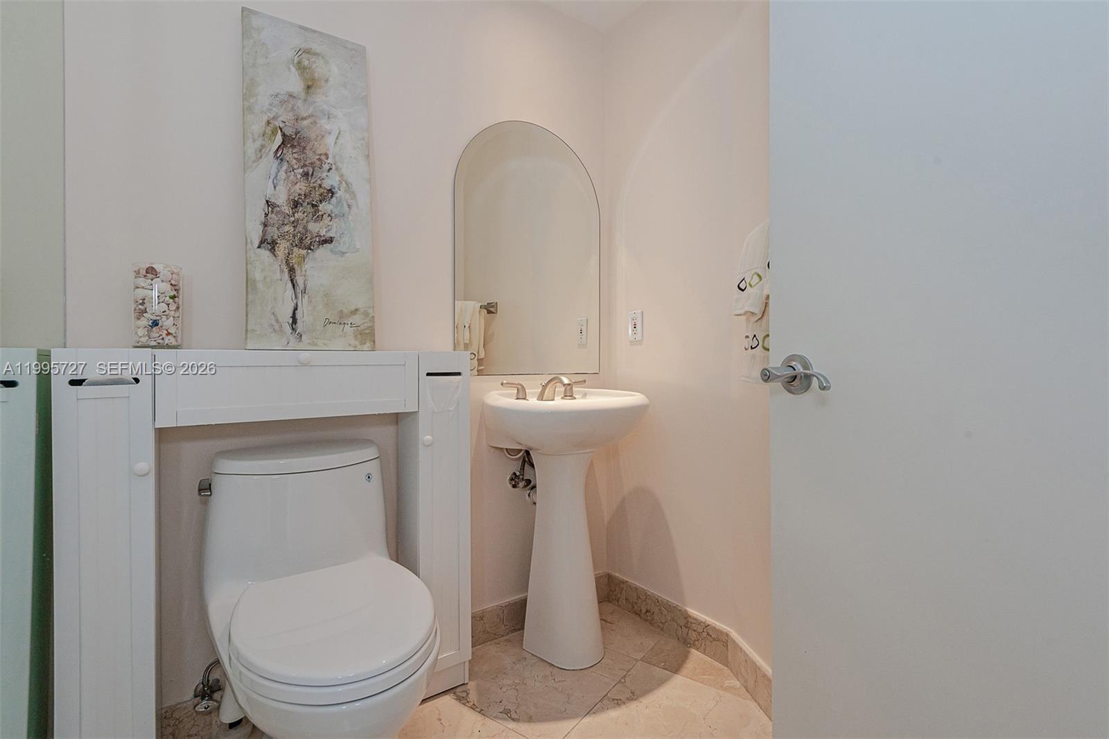 1000 S Pointe Dr 906 Property Photo 23