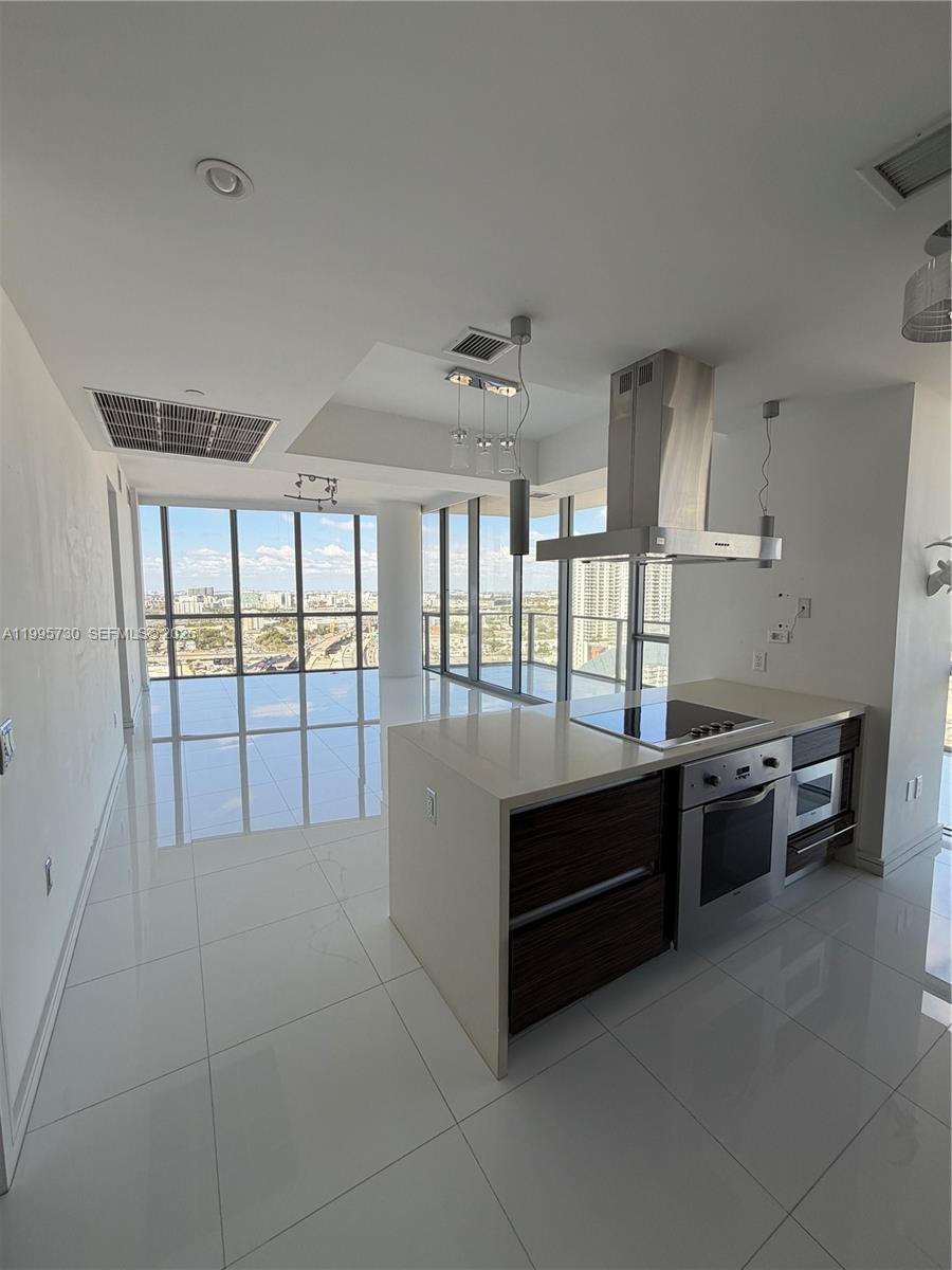 1100 Biscayne Blvd 2605 Property Photo 6