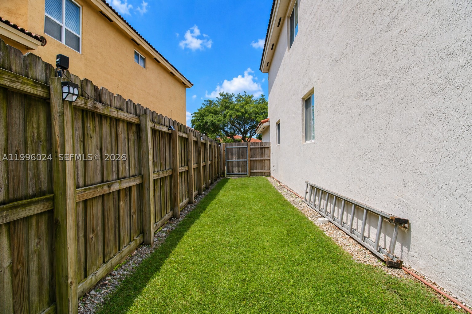 1910 Se 14th Cir Property Photo 43