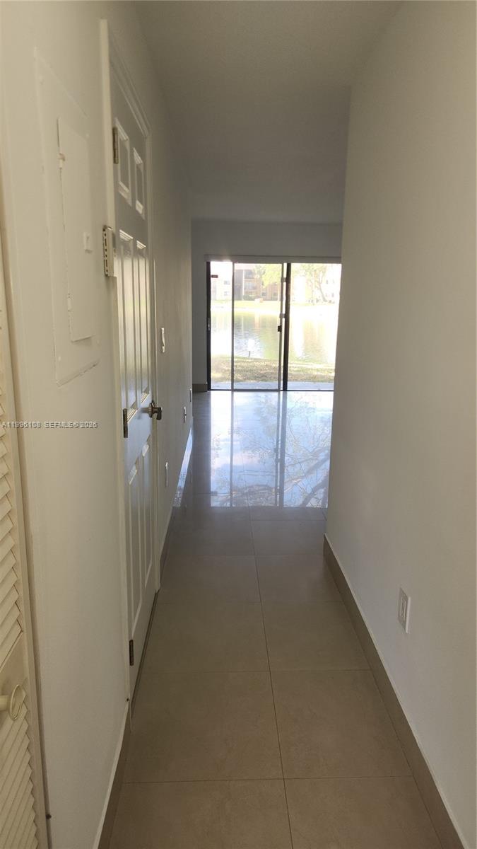 210 E Palm Cir E Property Photo 2
