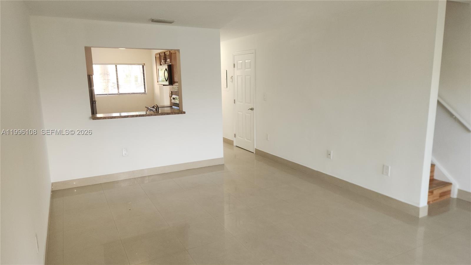 210 E Palm Cir E Property Photo 4