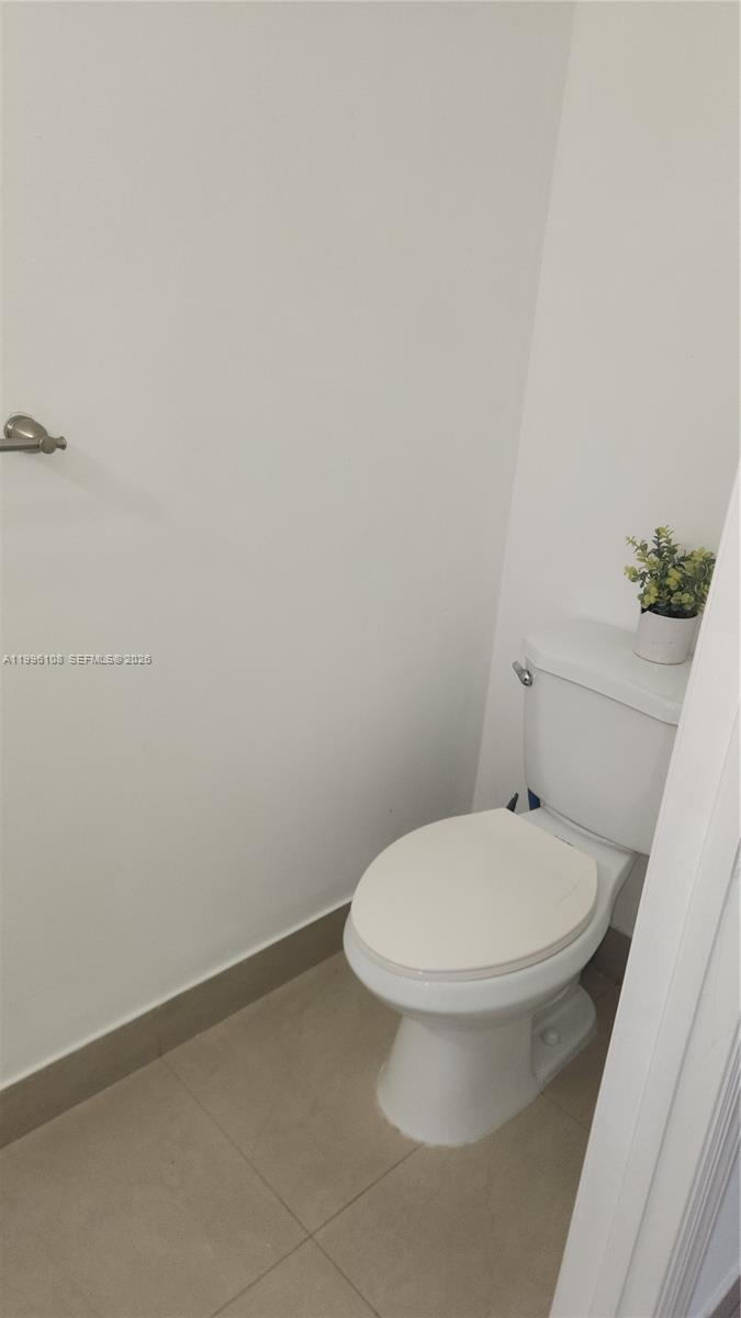 210 E Palm Cir E Property Photo 12