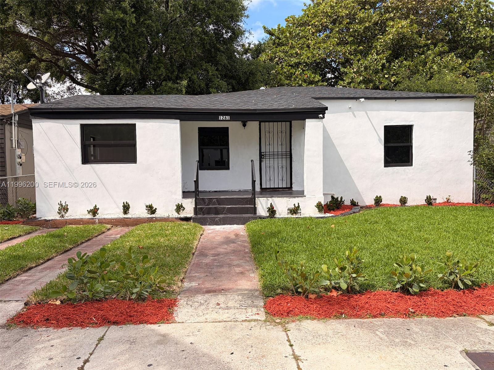1261 Nw 45th St Property Photo 3
