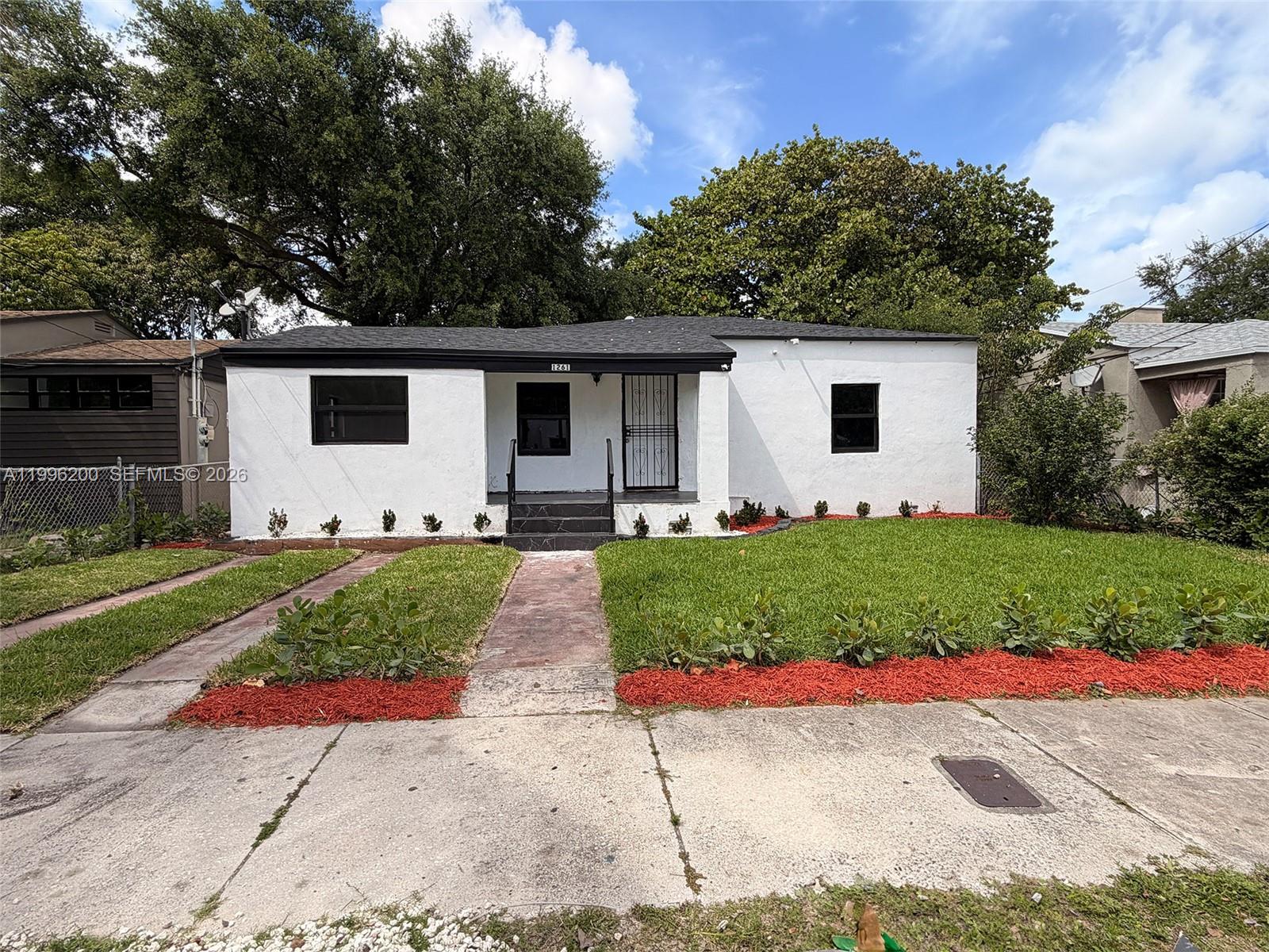 1261 Nw 45th St Property Photo 4