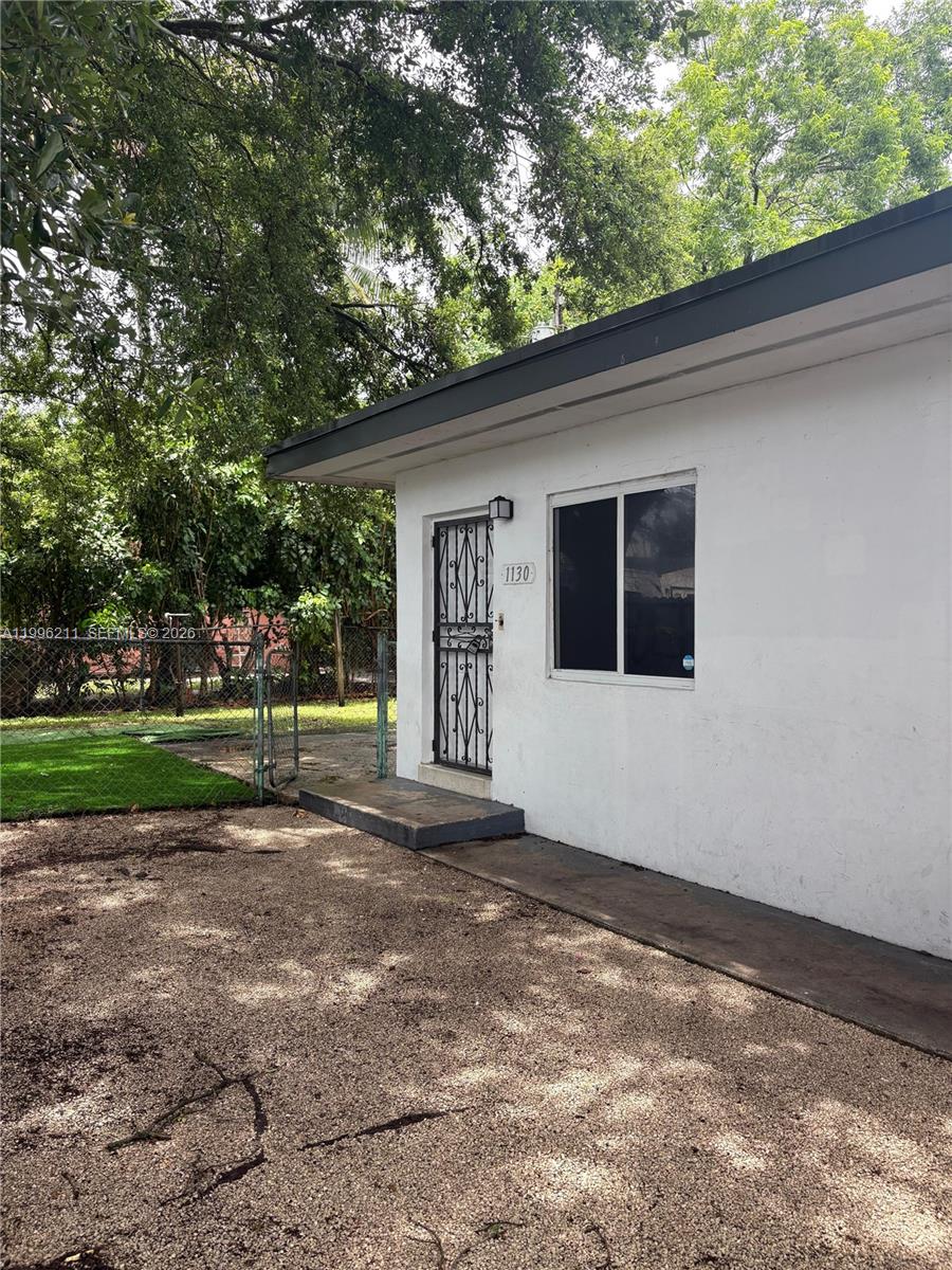 1128 Nw 76th St Property Photo 3