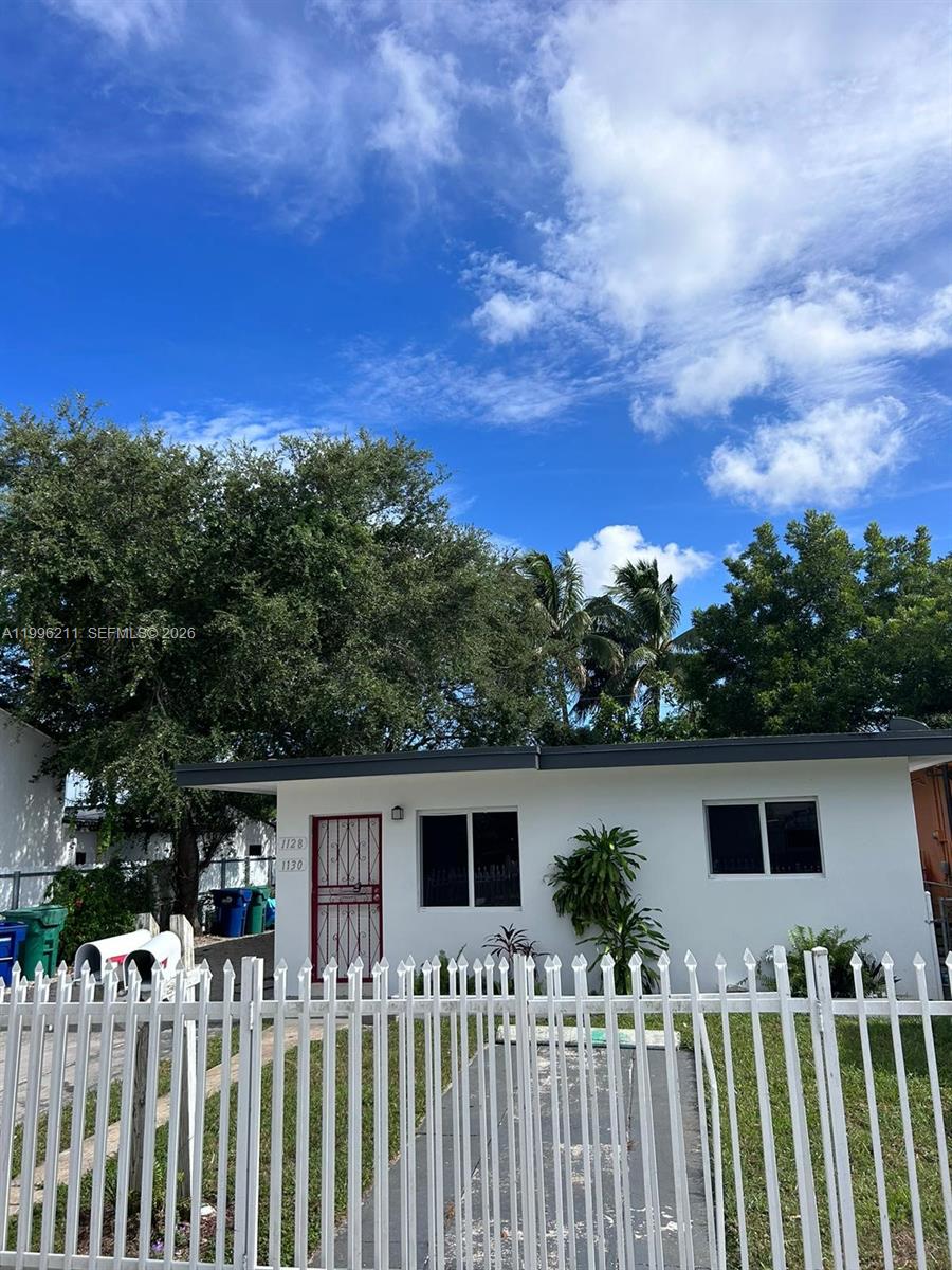 1128 Nw 76th St Property Photo 4