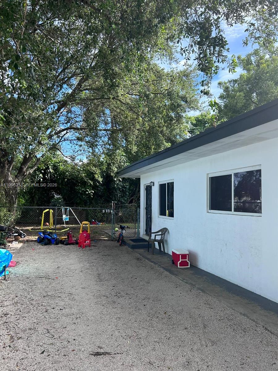1128 Nw 76th St Property Photo 6